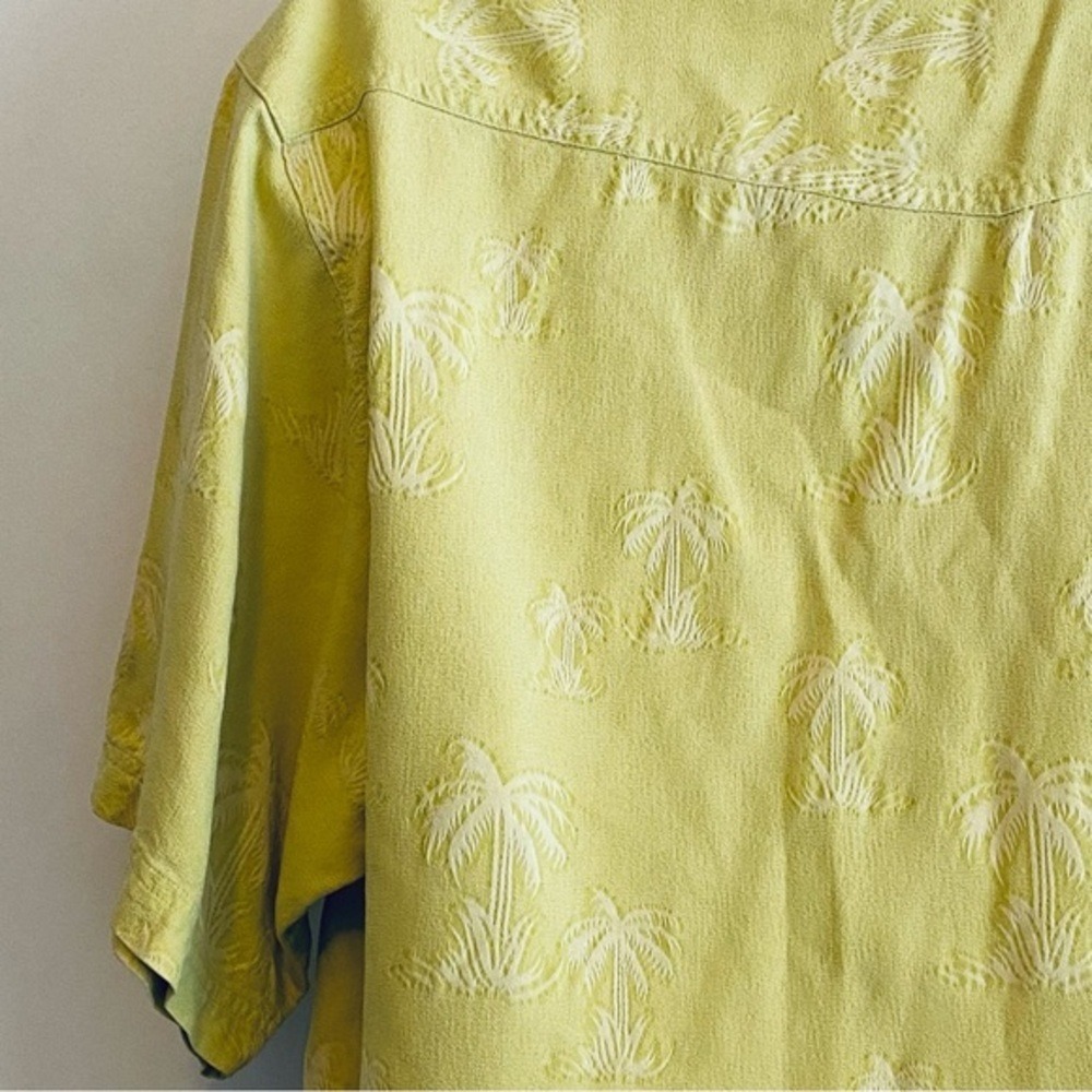 Vintage Tommy Bahama 100% Silk Hawaiian Shirt Tropical Vacation Cruise Palm Tree - Picture 9 of 14